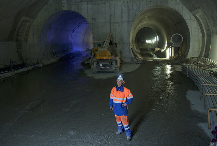 Ceneri-Basistunnel: Der Eisenbahntunnel im Schweizer Kanton Tessin soll dem Gotthard-Basistunnel als Zubringer dienen und Ende 2020 eröffnet werden. (Foto)